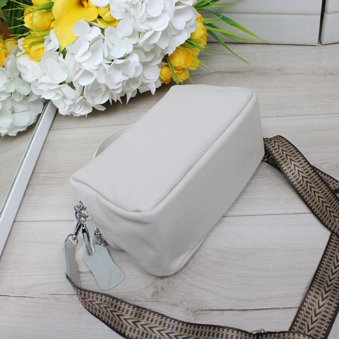 Стильна сумка молочна крос-боді для романтичного побачення